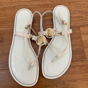 Tory Burch White Patent Leather Ali Sandals EUC
